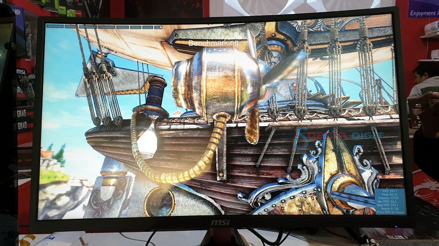 MSI Curved Gaming Monitor running benchmark